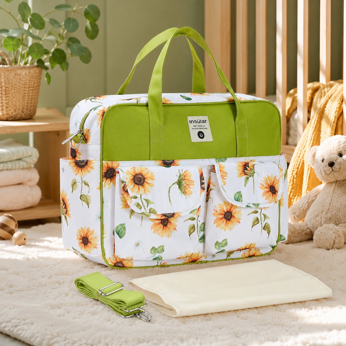 Sac à langer 39 cm motif Tournesols mis en scène dans une chambre de bébé