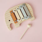 Xylophone bébé Petit éléphant en bois, parfait pour l'éveil musical des tout-petits chez NoEnName_Null.