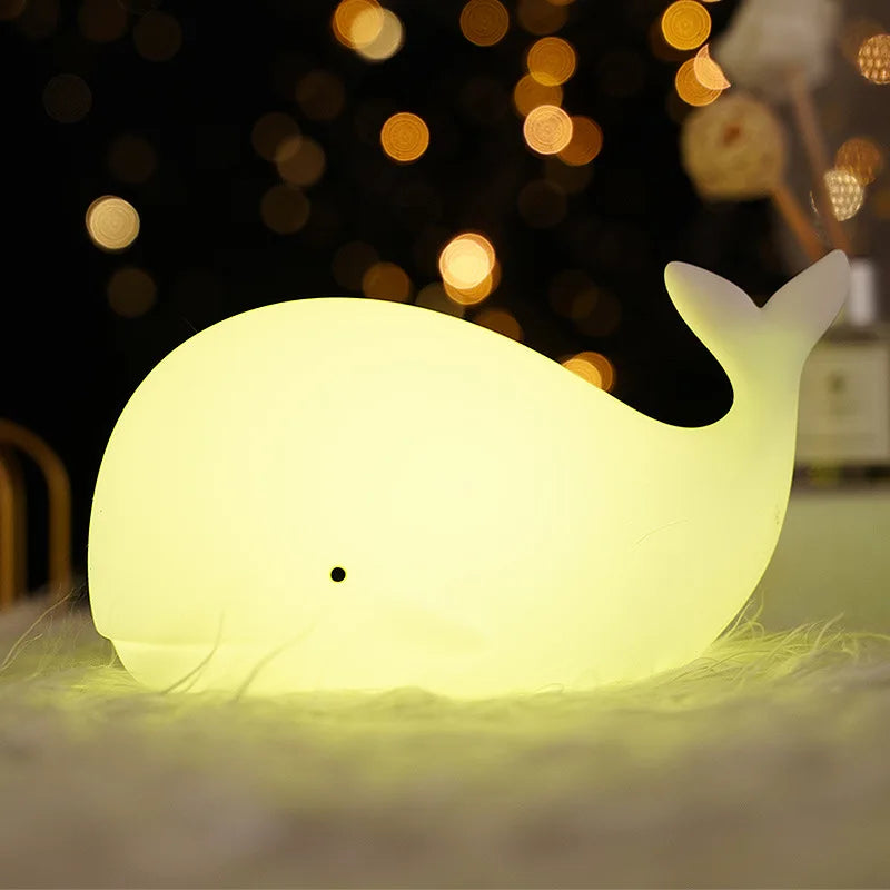 Veilleuse Enfant Petite Baleine, douce et apaisante, idéale pour le coucher de votre enfant. Parfaite pour une chambre magique.