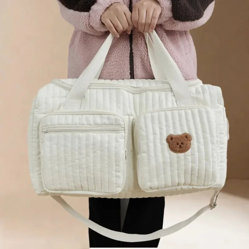 Grand sac à langer écru porté à la main avec bandoulière
