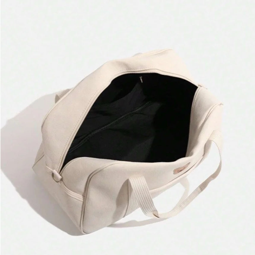 Intérieur avec poche zippée du sac à langer écru ton sur ton