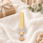 Attache-tétine en tissu jaune vanille avec nœud fleuri et pince en bois
