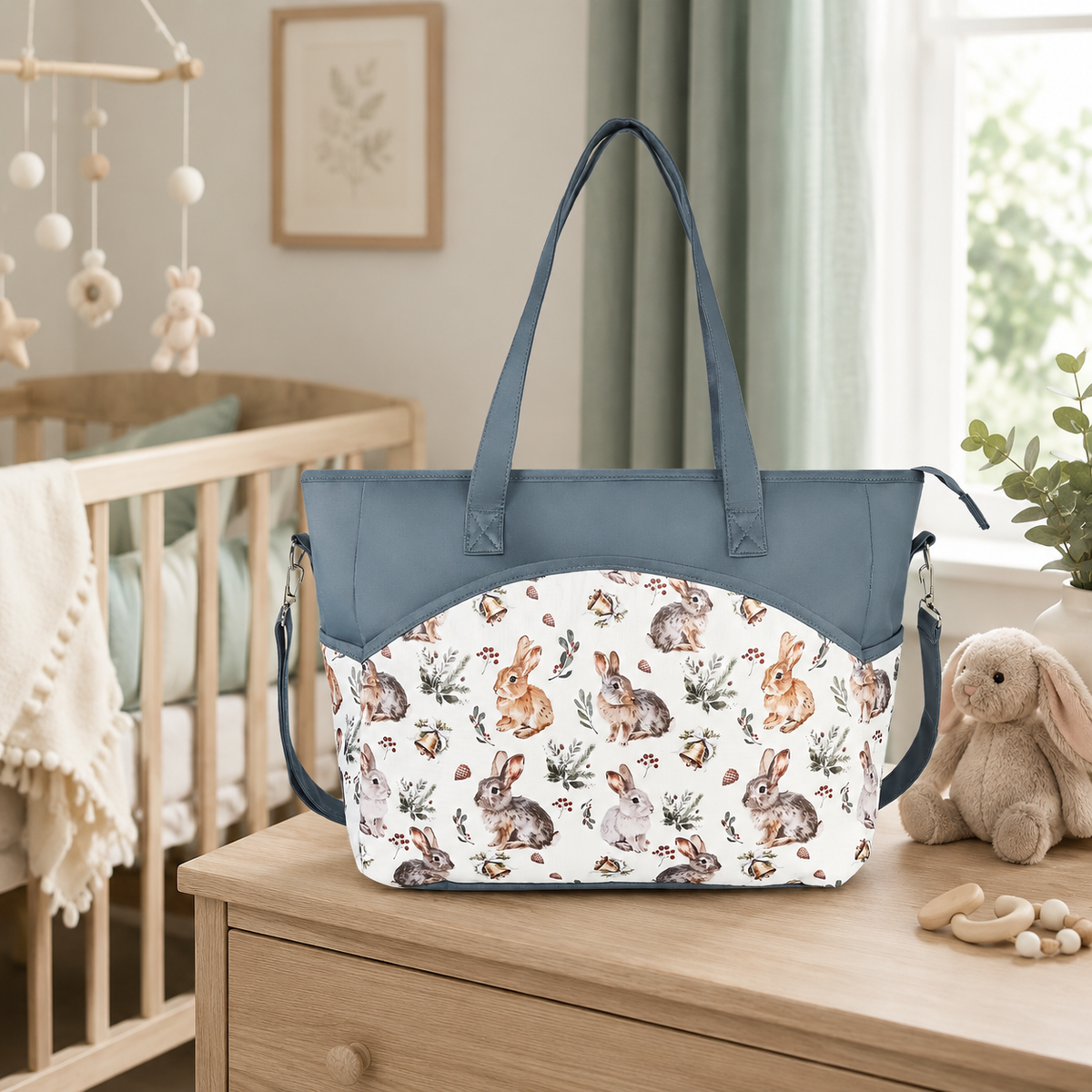 Sac à langer cabas motif Lapins d’hiver dans une chambre de bébé